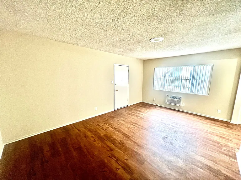 8445 Amigo Ave Northridge, CA 91325 — Photo 7