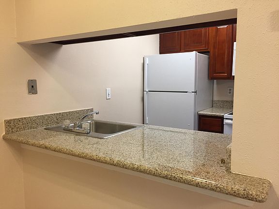 3rd image of 2330 Edenborn Ave APT 102