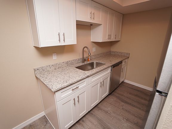 4th image of 5997 Village Cir N