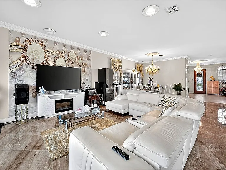 5218 Lake Terrace Ct — Photo 3