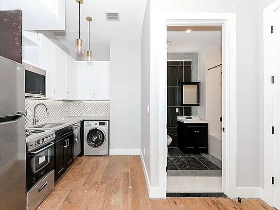 2nd image of 862 Dekalb Ave #18E