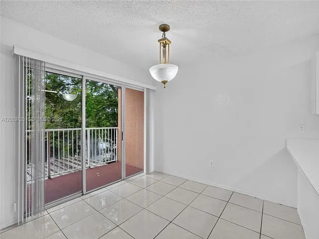 Paseo Real Condo — Photo 3