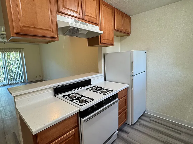 2950 Portage Bay — Photo 29