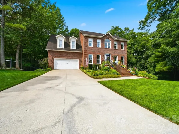 6253 Riviera Run Estates Dr, Hickory, NC 28601
