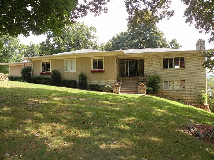 1st image of 9222 Lakewood Cir