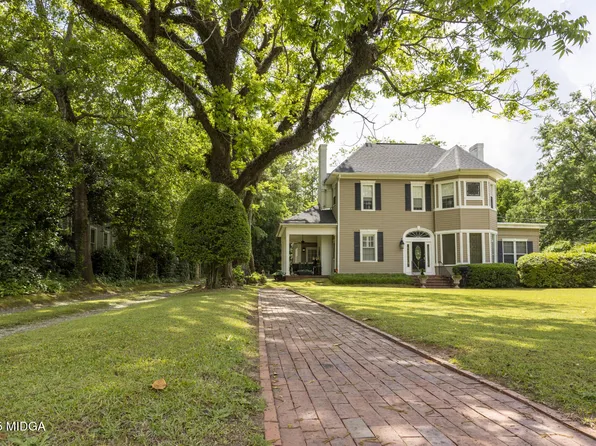 208 Indian Springs Dr, Forsyth, GA 31029