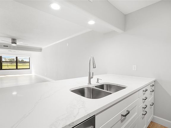 5th image of 25 Plantation Dr APT 102