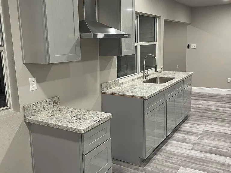 313 Catalpa Dr — Photo 2