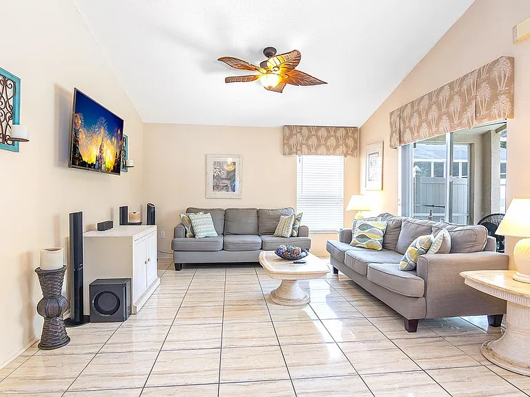 4402 Hamlet Ct — Photo 5