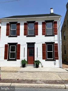 10 S Kemp St, Lyon Station, PA, 19536