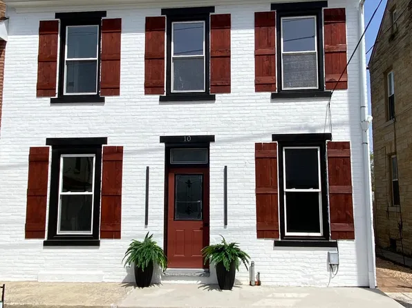 10 S Kemp St, Lyon Station, PA 19536