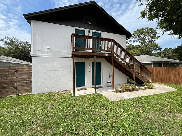 346 Dudley St — Photo 19