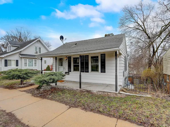 416 E Cook St, Portage, WI 53901