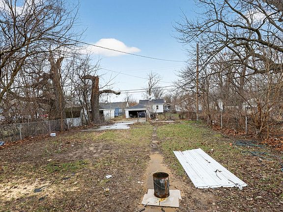 5th image of 4084 Tyler St