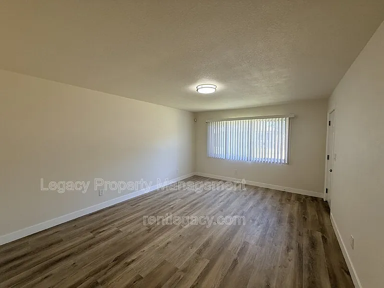 3805 32nd Ave — Photo 13