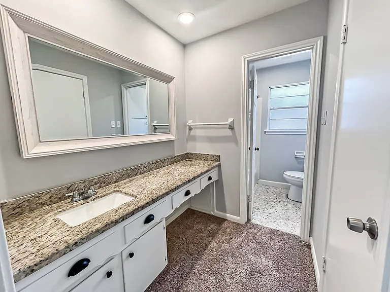 9206 Sharpview Dr — Photo 15