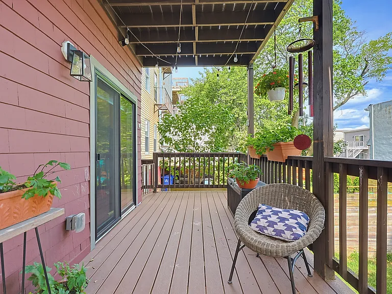 498 Sumner St #1 — Photo 21