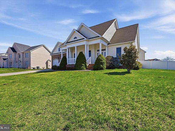 5th image of 300 Clydesdale Dr
