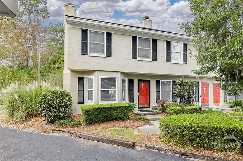 2 bed, 1310 sqft, $1,699 — Photo 1