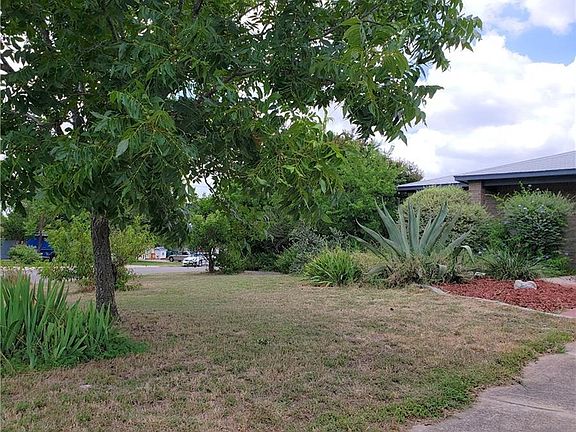4th image of 487 Jim Miller Dr
