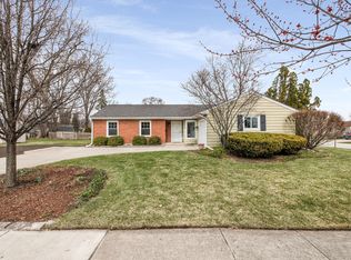 904 W Lynnwood Ave, Arlington Heights, IL 60004