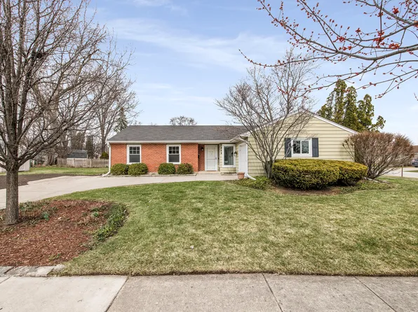 904 W Lynnwood Ave, Arlington Heights, IL 60004