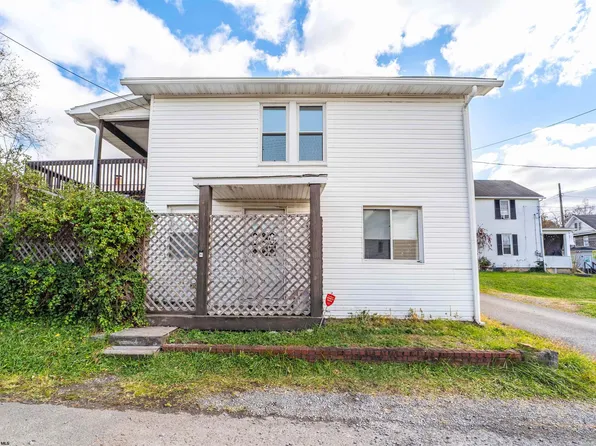 221 Snyder St, Westover, WV 26501
