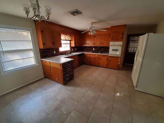 4th image of 801 Mohawk Dr