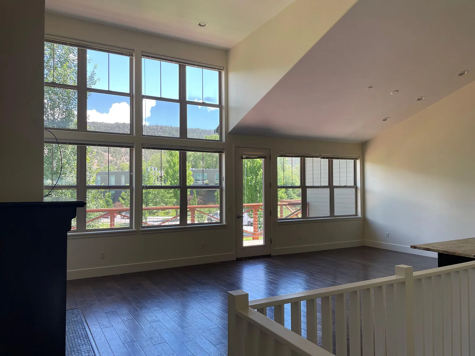 3 bed, 2.5 bath, 1851 sqft, $6,500 — Photo 2