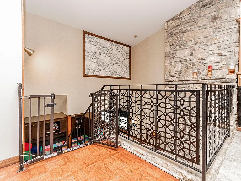 144 S Dartmouth Dr — Photo 30