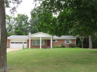 1374 Devon Dr NE, North Canton, OH 44720