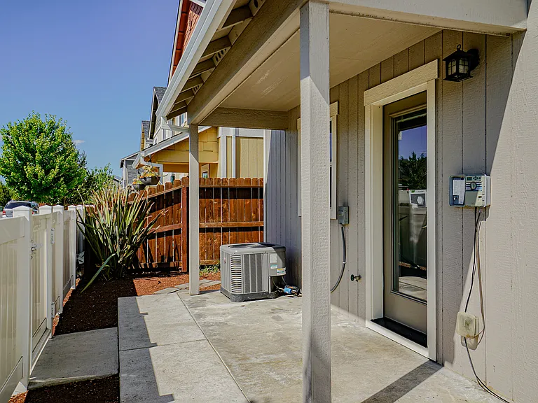 140 Poppy Bay Pl — Photo 16