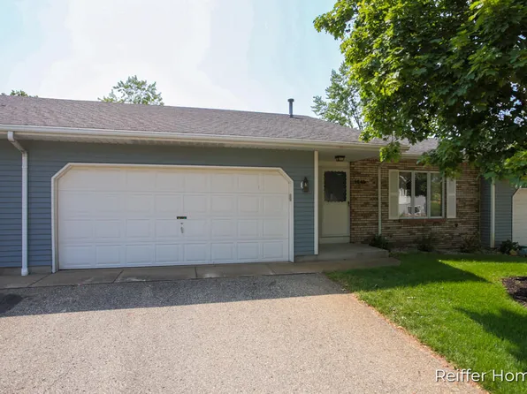 6645 Leisure Way Dr SE, Caledonia, MI 49316