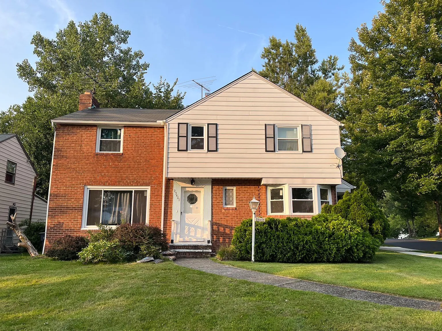 4 bed, 1.5 bath, 2237 sqft, $2,900 — Photo 1