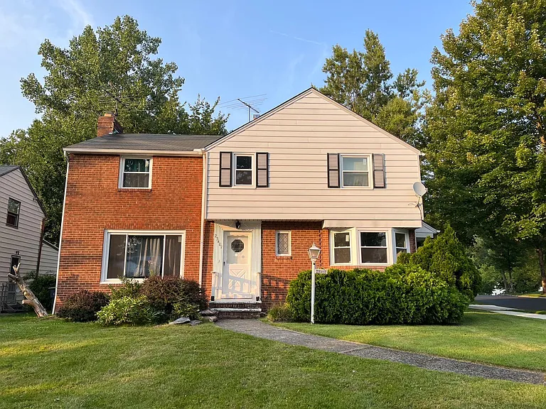 23407 Beachwood Blvd — Photo 1