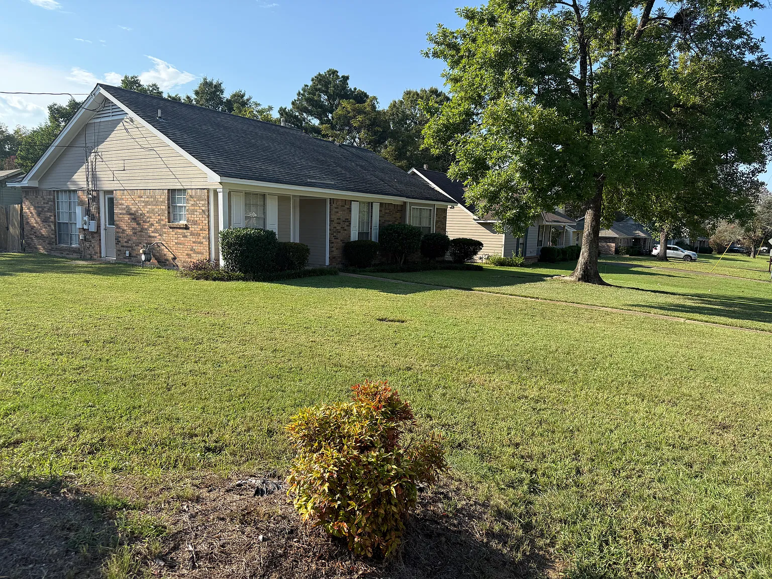 3 bed, 1254 sqft, $1,600 — Photo 2
