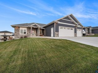 1604 W River Bend St, Brandon, SD 57005