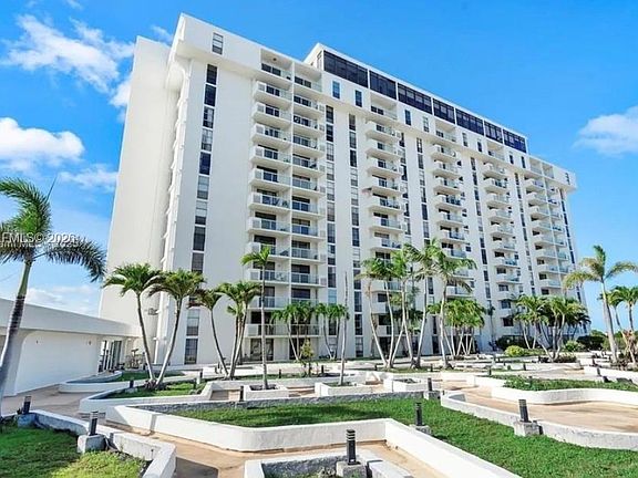 2nd image of 13499 Biscayne Blvd #Penthouse 1712