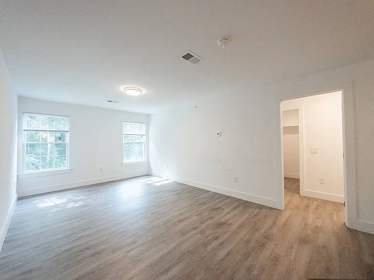 Mount Laurel Manor Apartments — Photo 11