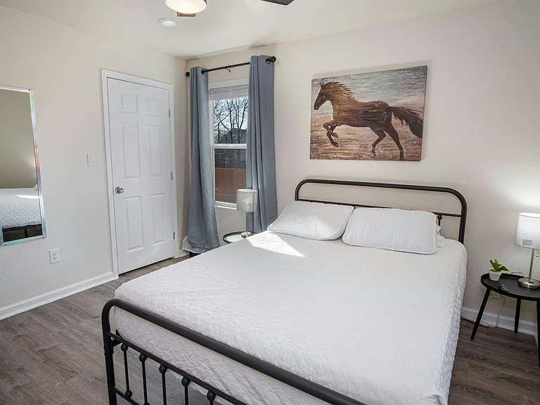 241 Delmar St #2 — Photo 9