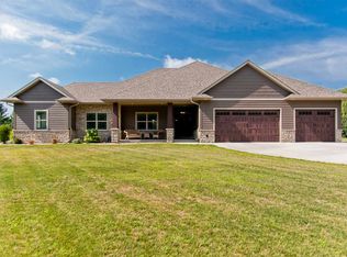 3027 Sandy Beach Rd NE, Swisher, IA 52338