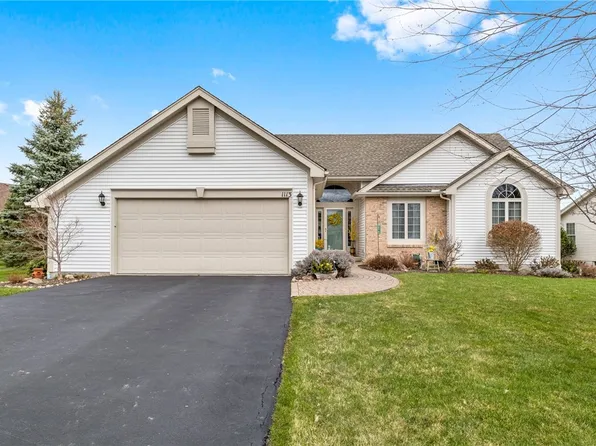 1113 S Creek Dr, Webster, NY 14580