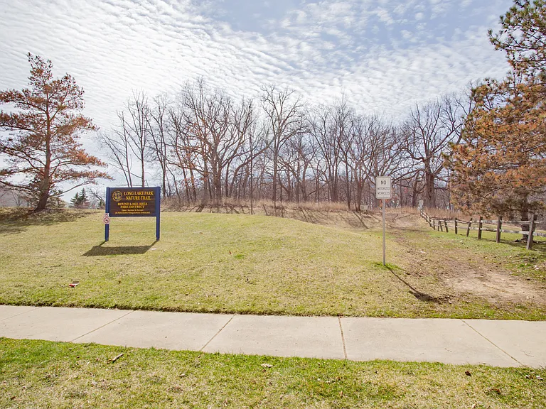 1217 N Village Dr — Photo 35