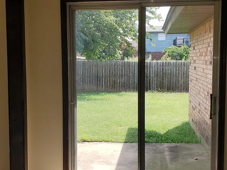 1116 Kings Ct — Photo 9