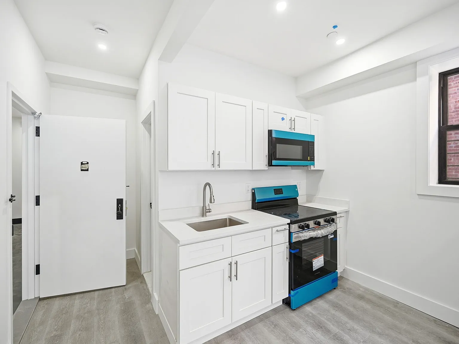 Studio, $2,404 — Photo 2