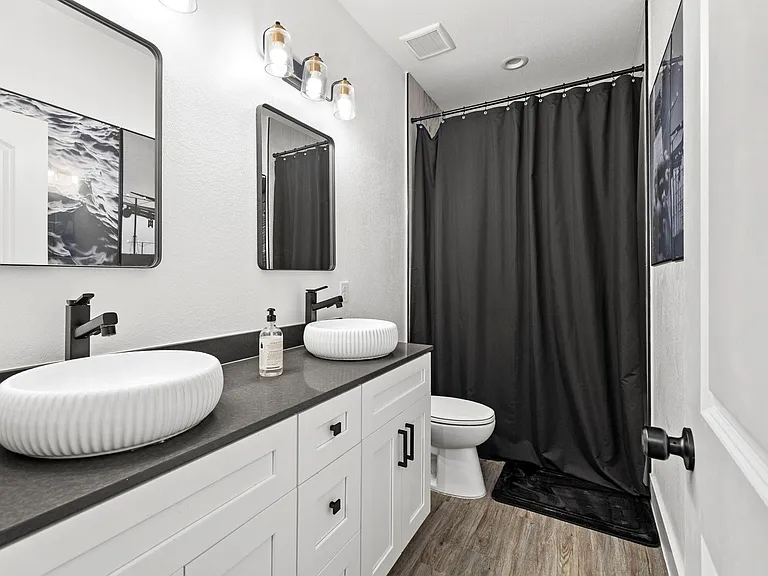 1621 Wellington St #B — Photo 12