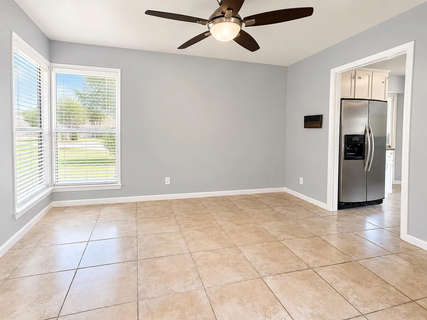 3 bed, 2.0 bath, 1932 sqft, $1,900 — Photo 4