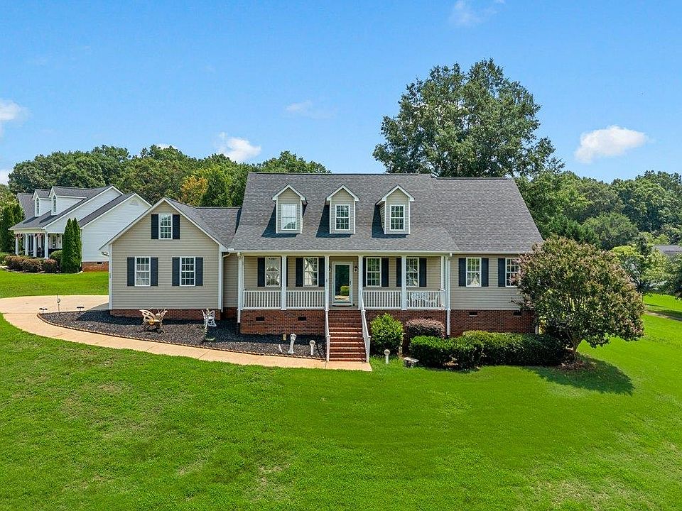 1st image of 404 Shallowford Dr
