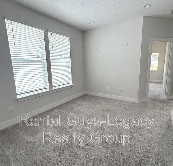 409 Crestview Dr — Photo 9