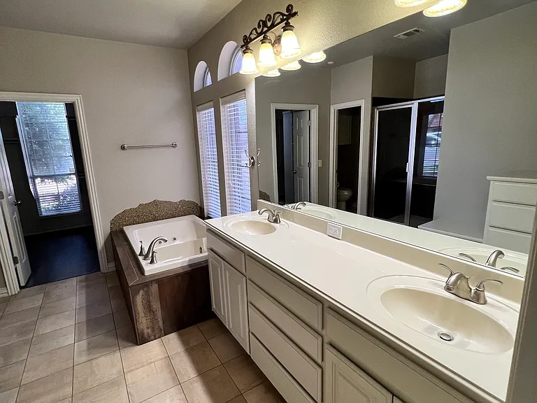 Silver Crest Dr — Photo 5
